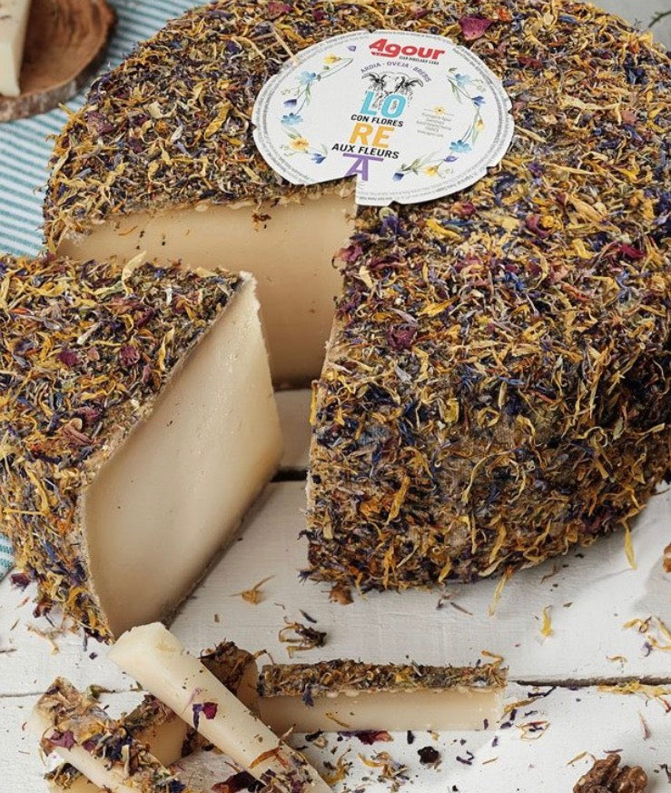 Tomme de brebis au fleurs