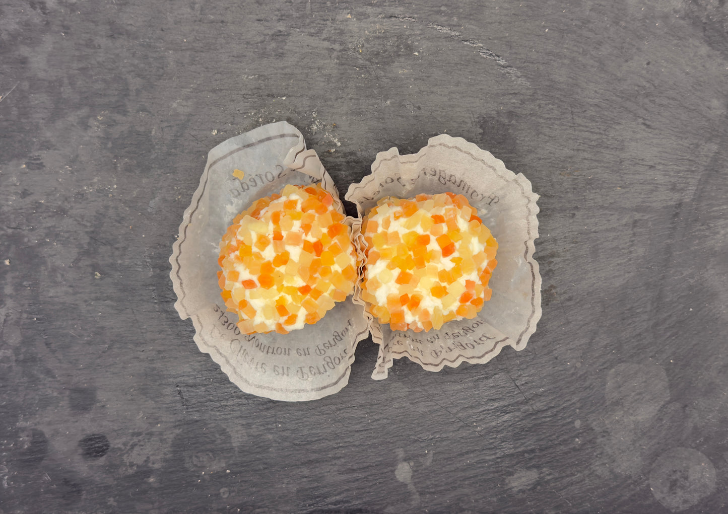 Chèvre enrobée à la papaye x2